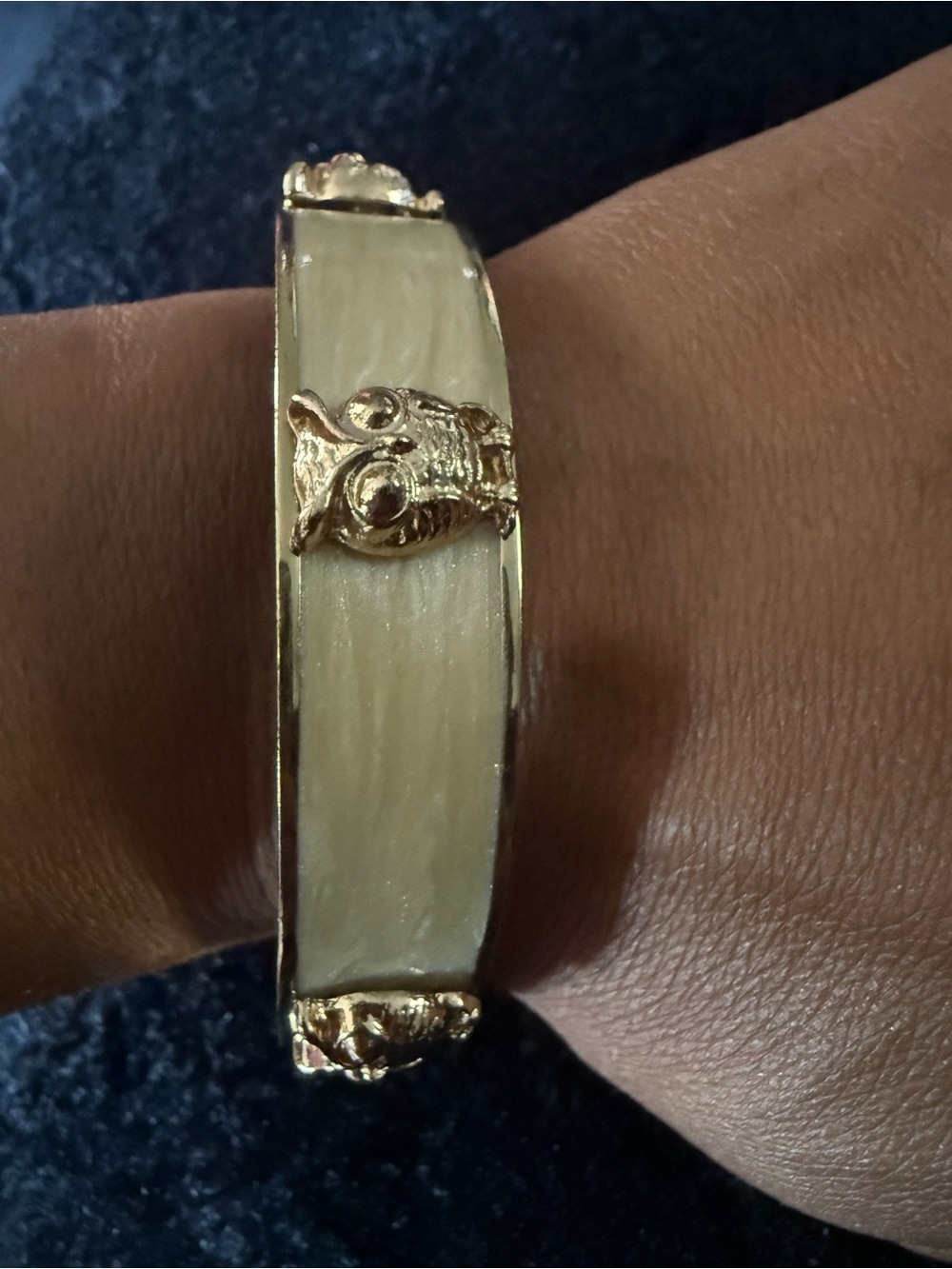 Vintage Owl Motif Gold Tone Hinged Bangle Bracelet Mother of Pearl Look - Picture 2 of 7